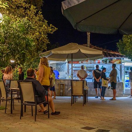 Des Roses Hotel Платаньяс Экстерьер фото