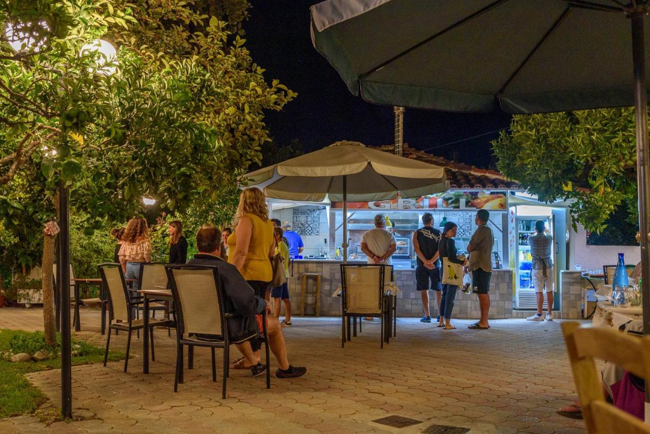 Des Roses Hotel Платаньяс Экстерьер фото