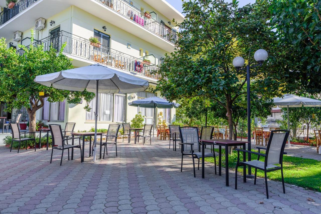 Des Roses Hotel Платаньяс Экстерьер фото