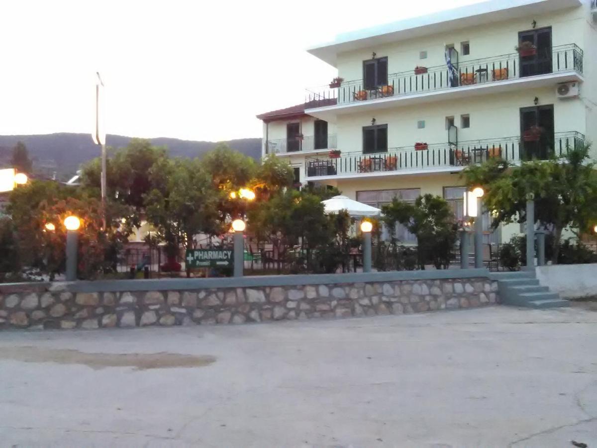 Des Roses Hotel Платаньяс Экстерьер фото